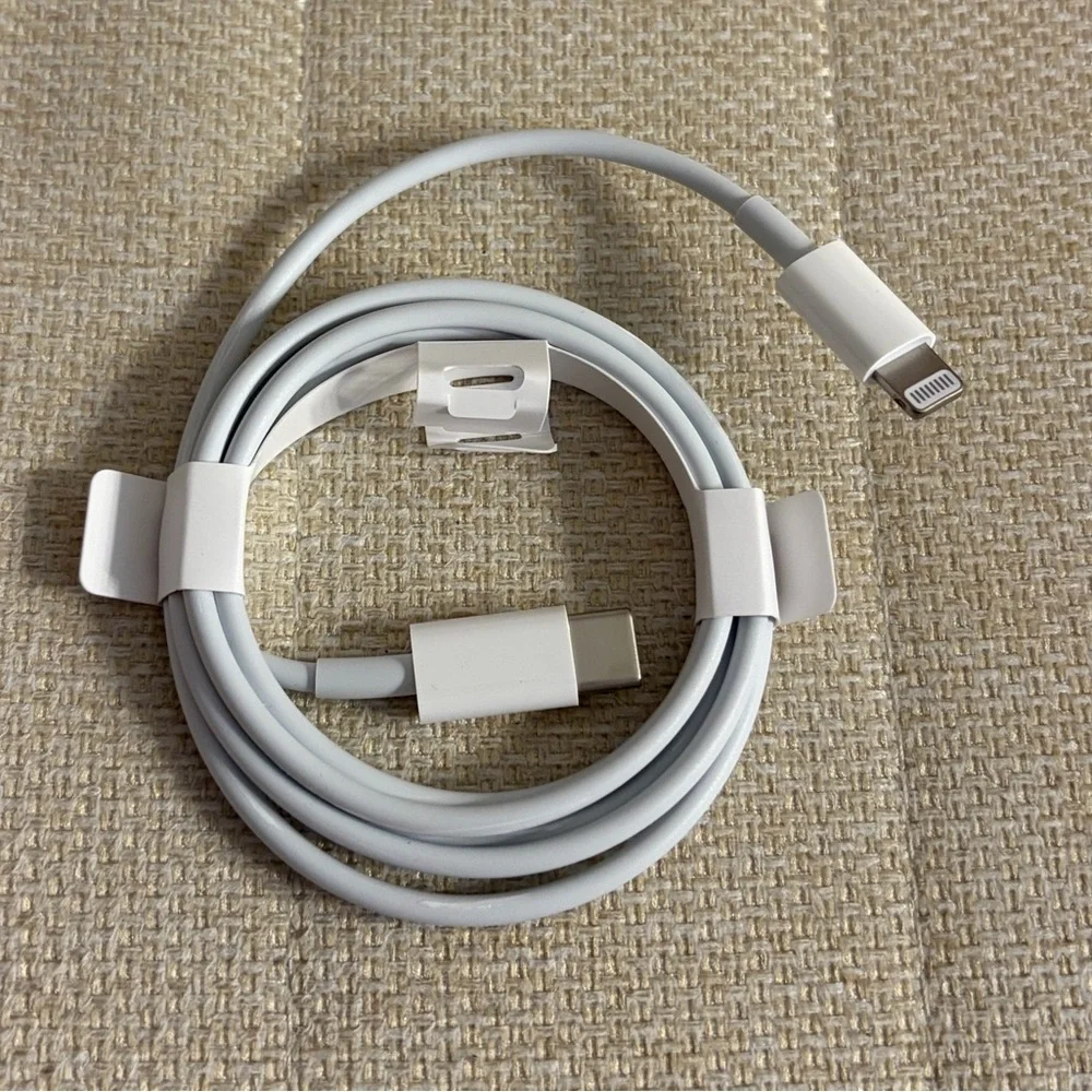 Apple USB-C to Lightning Cable (1m) NEW iPhone Charger Cord